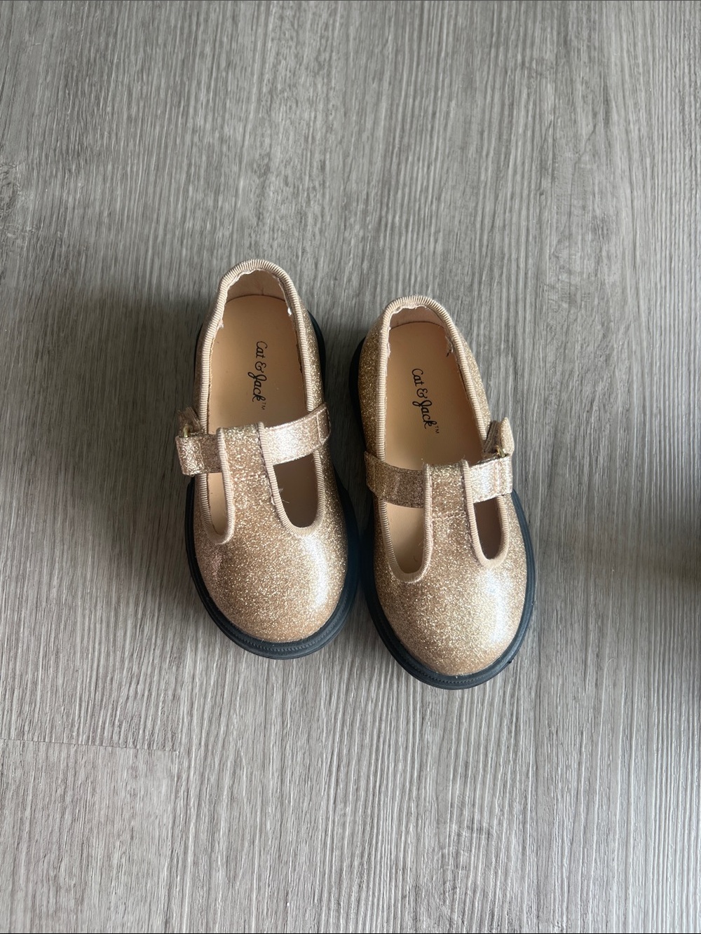 Cat & Jack Girls' Glitter T-Strap Dress Shoes - Gold Glitter